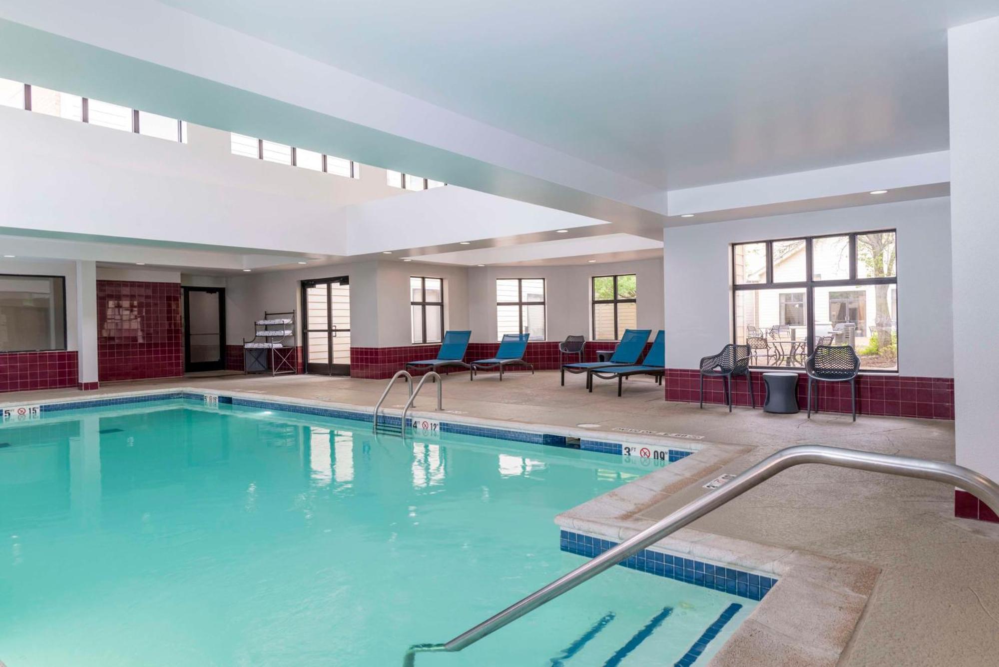 Hampton & St. Louis-chesterfield Hotel